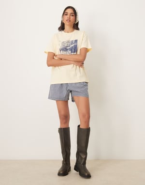 ASOS DESIGN regular fit t-shirt med grafik från Latin Quarter i citron