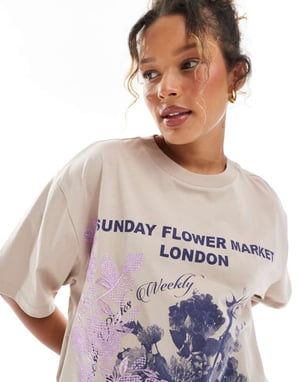 ASOS DESIGN oversized broderad t-shirt med blommig marknadsgrafik