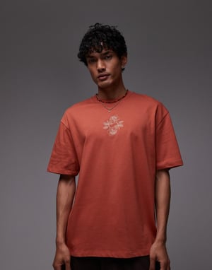 Topman avslappnad passform t-shirt med rosenbroderi i tan