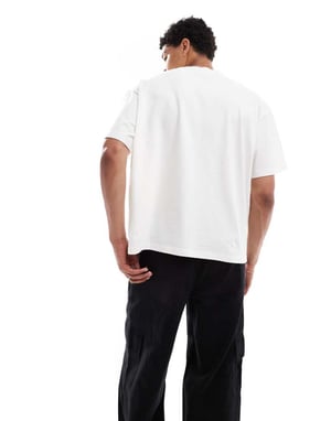 Jack & Jones boxy oversized kort t-shirt med tryck fram i vitt