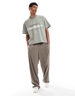 Jack & Jones boxig oversized kort t-shirt med framptryck i khaki