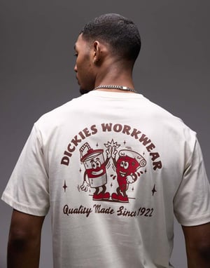 Dickies t-shirt med grafisk pizzamotiv på ryggen i off white - exklusiv för ASOS