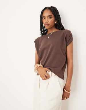 ASOS DESIGN slubbig kortärmad baby t-shirt i choklad