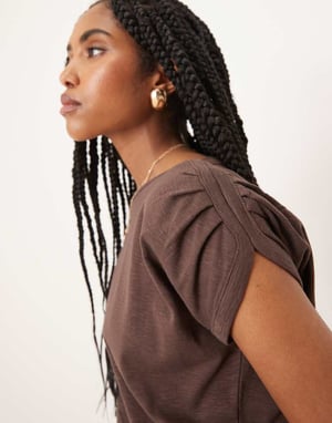 ASOS DESIGN slubbig kortärmad baby t-shirt i choklad