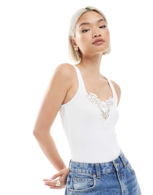 Miss Selfridge bodysuit med spetstillägg i vitt
