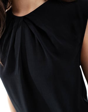 ASOS DESIGN trudelad ärmlös co-ord topp i linneblandning i svart