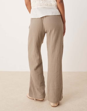 JDY Petite vida byxor i brun cheesecloth