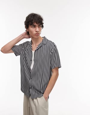 Topman kortärmad skjorta med marinrandig mönster