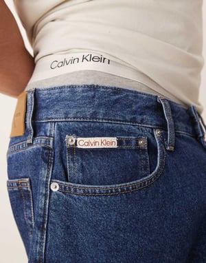 Calvin Klein Jeans vanliga denimshorts i mörk tvätt
