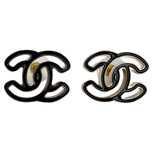 Chanel CC emaille oorknopjes in zwarte hars