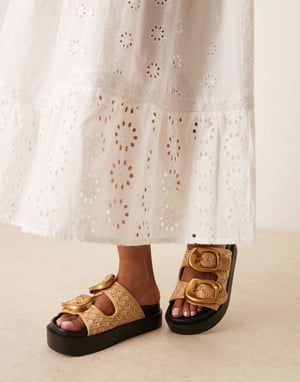 ASOS DESIGN Bred Passform Femi oversized spännband fotbädd mules i natur