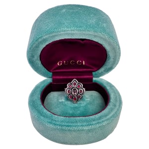 Gucci Red Crystal-Embellished Flower Ring in Silver Metal