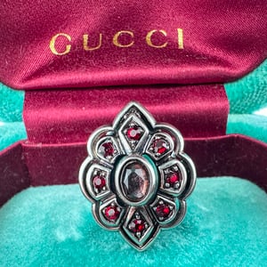 Gucci Red Crystal-Embellished Flower Ring in Silver Metal