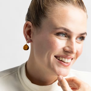 Luxenter, zoqoyi oorbellen in 925 sterling zilver en hydrothermale rookkwarts met 18K vergulde afwerking