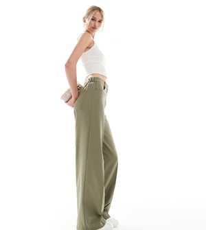 ASOS DESIGN Lång avslappnad rakbenad byxa med 5 fickor i khaki