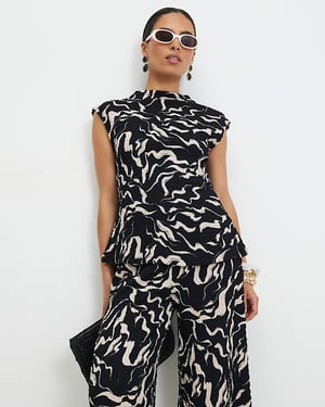 River Island Womens Top Petite Black Abstract Short Sleeve Textured