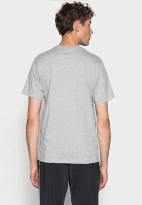Nike Sportswear T-shirt Club in grijs