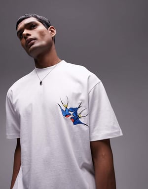 Topman avslappnad passform t-shirt med tatuerad svala broderi i vitt