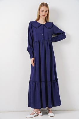 Maxi-jurk met babykraag en knoopsluiting
