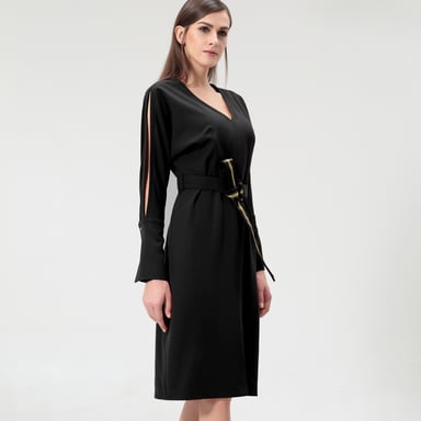 V-neck dress with bat sleeves