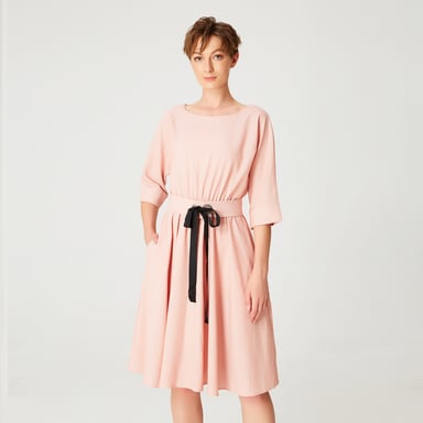 Robe évasée à large ceinture