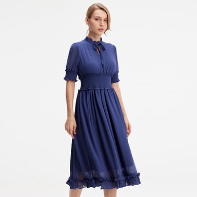 Chiffon dress with smocks and small ruffles