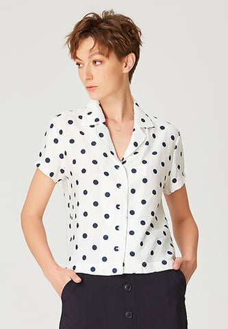 Shirt with short sleeves and polka dot print