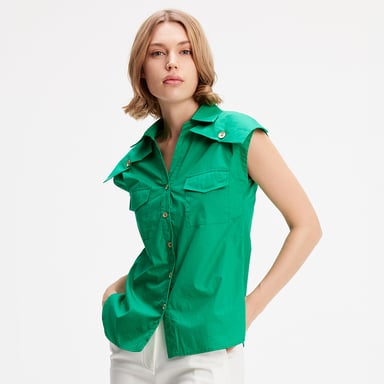 Sleeveless shirt with flaps on shoulders