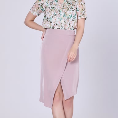 Asymmetric crossed panel skirt