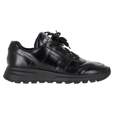 Prada Prax 01 Veterschoen Lage Sneakers in Zwart Kalfsleer