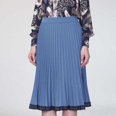 Lace pleated skirt