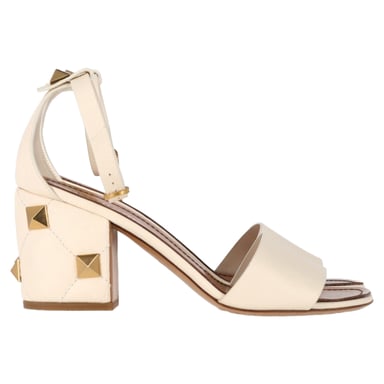Valentino Roman Stud Blokhak Sandalen in Crème Leer