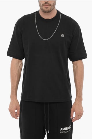Effen T-shirt met ronde hals en zilverkleurige ketting in zwart
