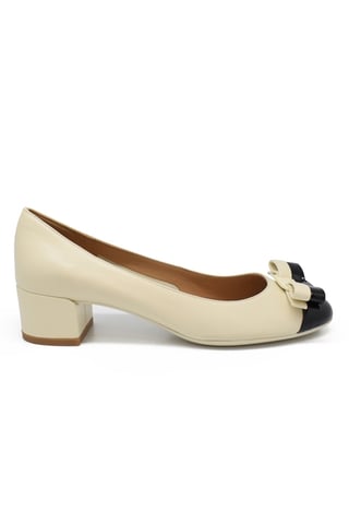 Salvatore Ferragamo Elea pumps Nude