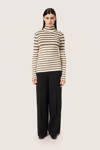 Knitted pullover Slim fit