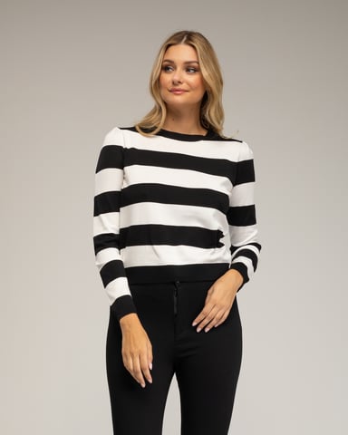 Knit sweater with a round neck
