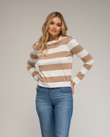 Knit sweater with a round neck