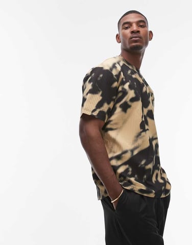 Topman relaxed fit blurred floral printed plisse t-shirt in black - BLACK