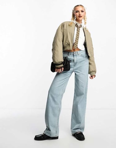 ASOS DESIGN – Ljusblå jeans med vida ben och mönster