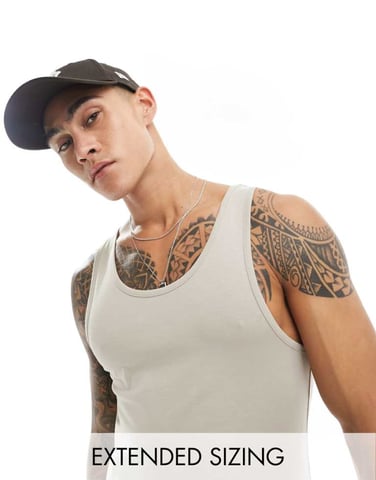 ASOS DESIGN – Essential – Stenfärgad linne med muscle fit-motiv