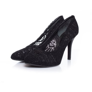 Dolce & Gabbana Lace pump in black.