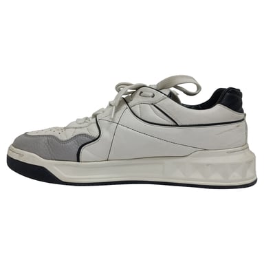 Valentino Garavani One Stud Lage Sneakers in Witte Lamsleer