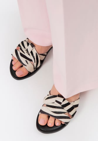 Wittchen Women's animal print leather flip-flops in black and beige