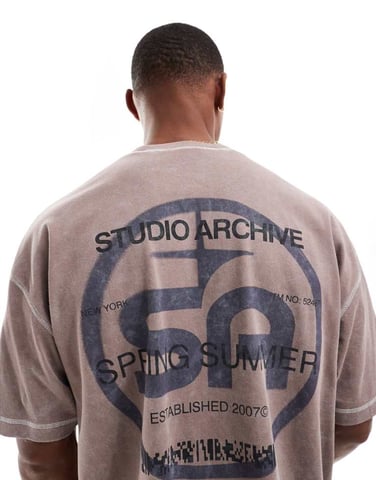ASOS DESIGN oversized t-shirt i tvättad brunt med street-backprint