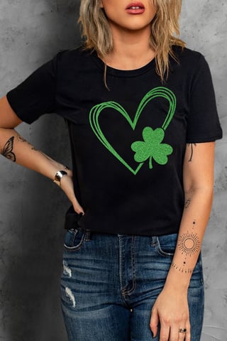 Black Clover Hjärta Formad Grafik T-shirt