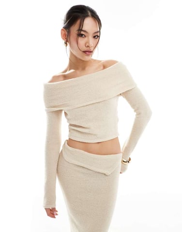Simmi fluffig stickad bardottröja co-ord i beige