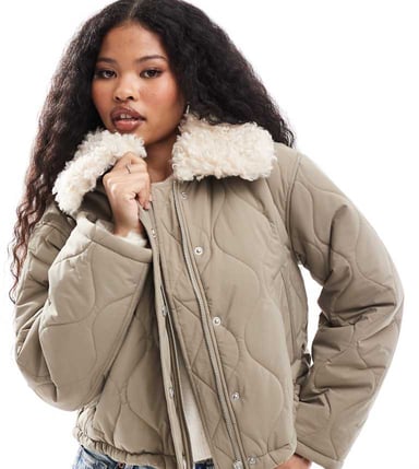 ASOS DESIGN Petite borgkrage vadderad jacka i khaki