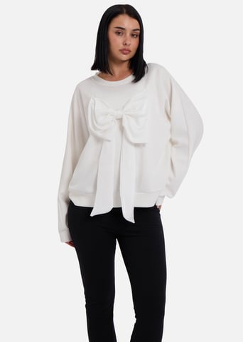 Crèmekleurige oversized trui met strik aan de voorkant