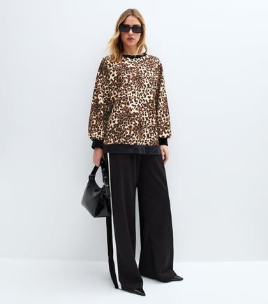 Oversized top met luipaardprint