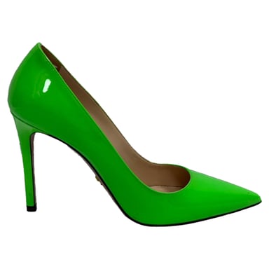 Prada pumps met spitse neus in groen lakleer